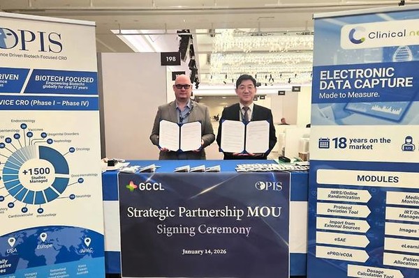 지오반니 트롤레세(Giovanni Trolese) OPIS 부사장(좌측)과 조관구 지씨씨엘 대표(사진=지씨씨엘)